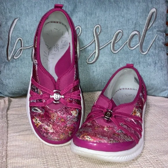 Bzees women’s comfort shoe - Picture 8 of 8